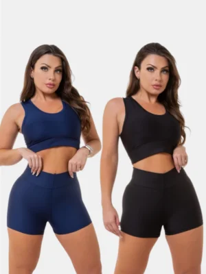 Duas mulheres vestindo conjuntos femininos fitness suplex feminino nas cores preto e azul, com top e short ajustados para academia