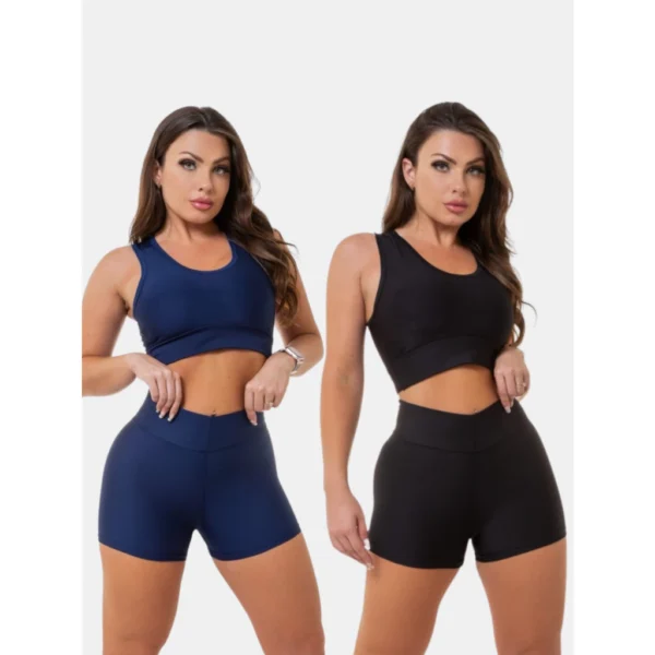 Duas mulheres vestindo conjuntos femininos fitness suplex feminino nas cores preto e azul, com top e short ajustados para academia