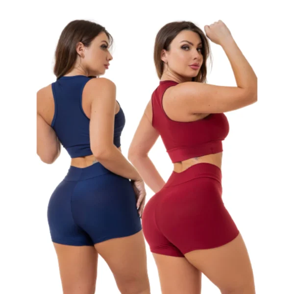 Vista traseira de dois conjuntos fitness femininos, nas cores azul e vinho, mostrando detalhes de ajuste e conforto.